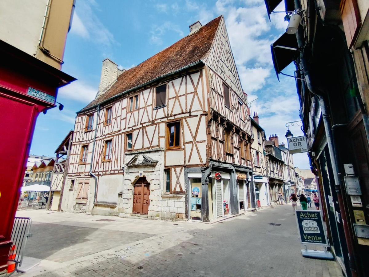 2 Pieces Totalement Renove Au Coeur De Bourges Apartment Exterior foto